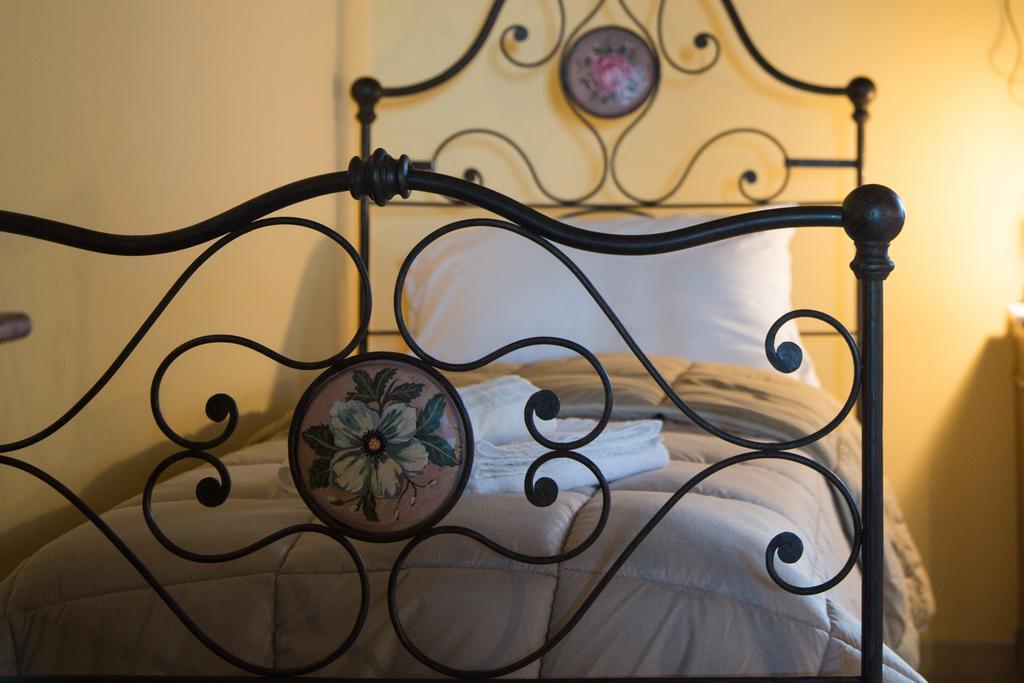 Palazzo Lauritano Hotel อาเจโรลา ภายนอก รูปภาพ